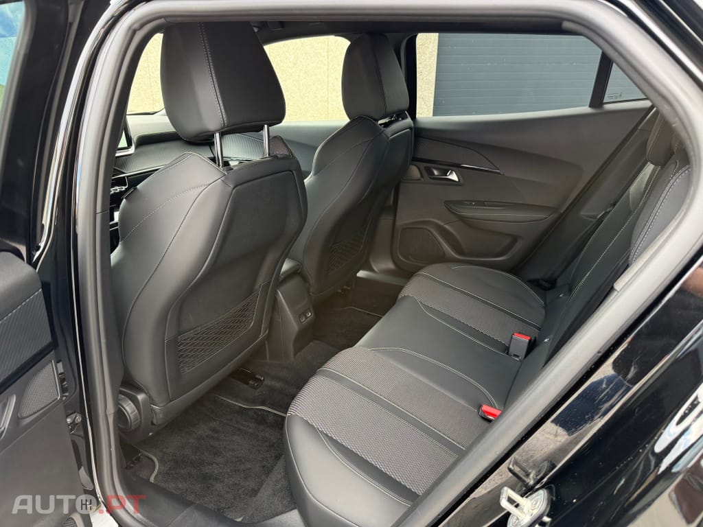 Peugeot 2008 1.2 PureTech GT EAT8