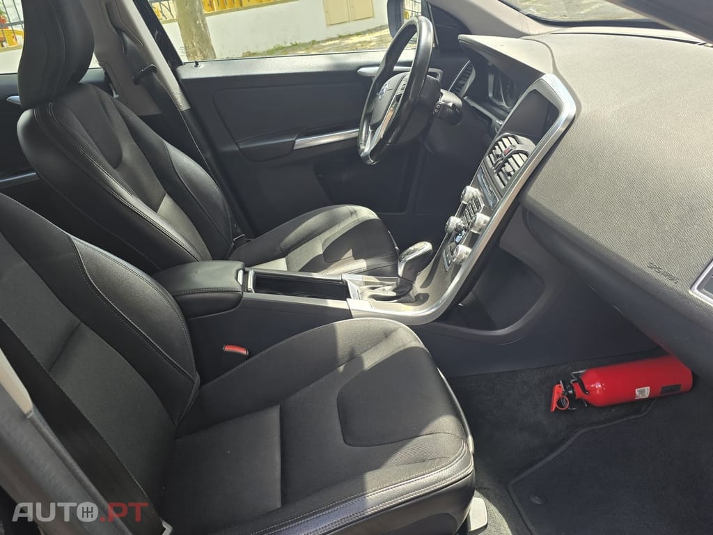 Volvo XC60 2.0 D4 Momentum Geartronic