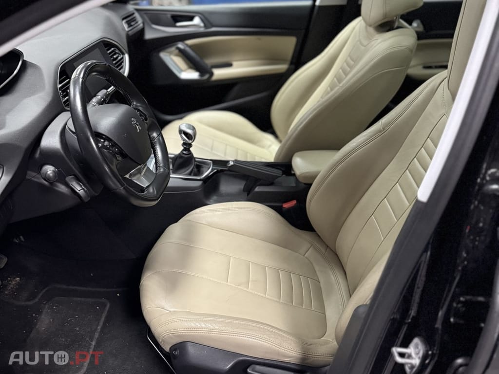 Peugeot 308 1.6 BlueHDi Allure J17