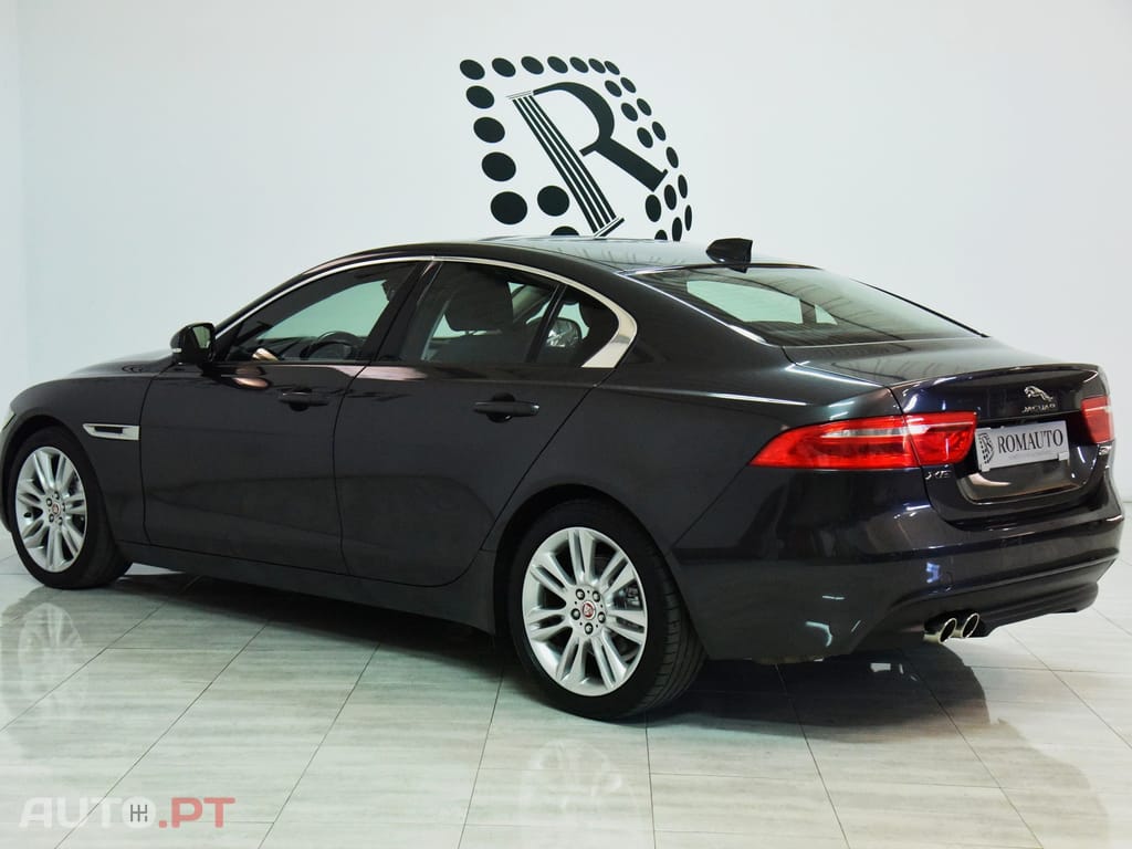 Jaguar XE 2.0 D Portfolio Aut.