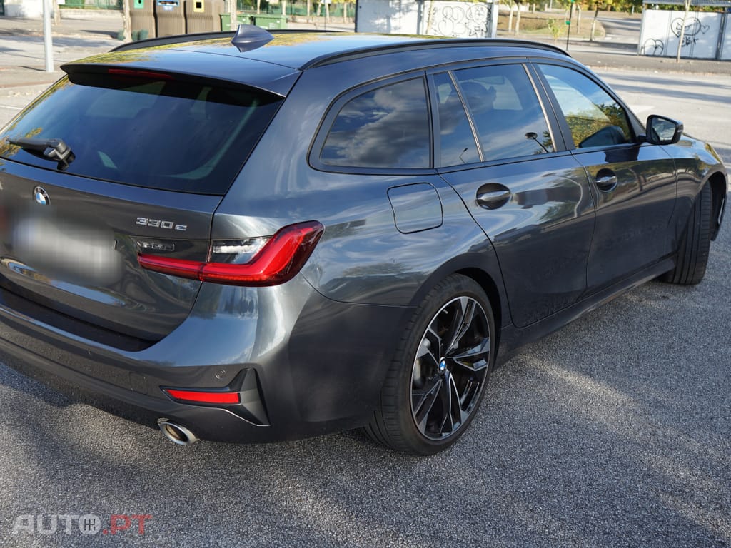 BMW 330 e touring auto
