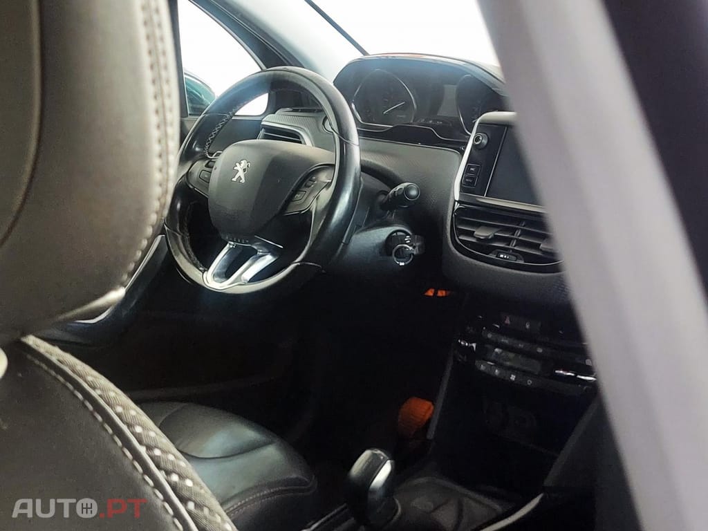Peugeot 2008 1.2 PureTech Allure
