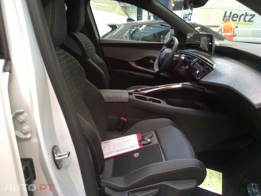 Peugeot 5008 V3 ALLURE HYBRID 145 CH E-DCS6