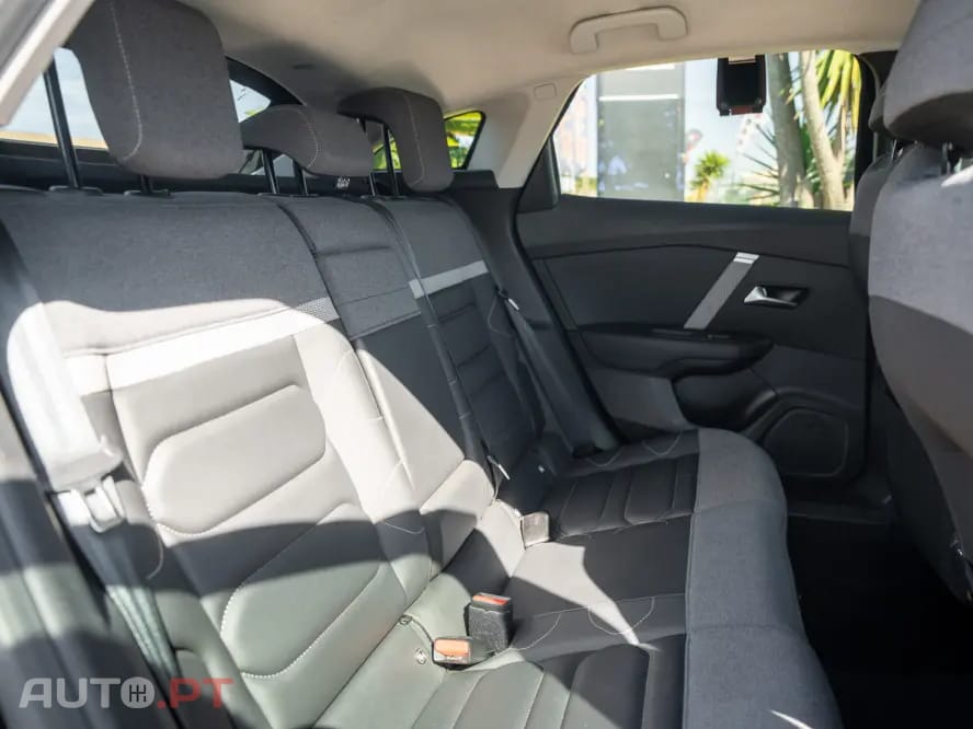 Citroen C4 PureTech 130 Stop&Start EAT8 SHINE