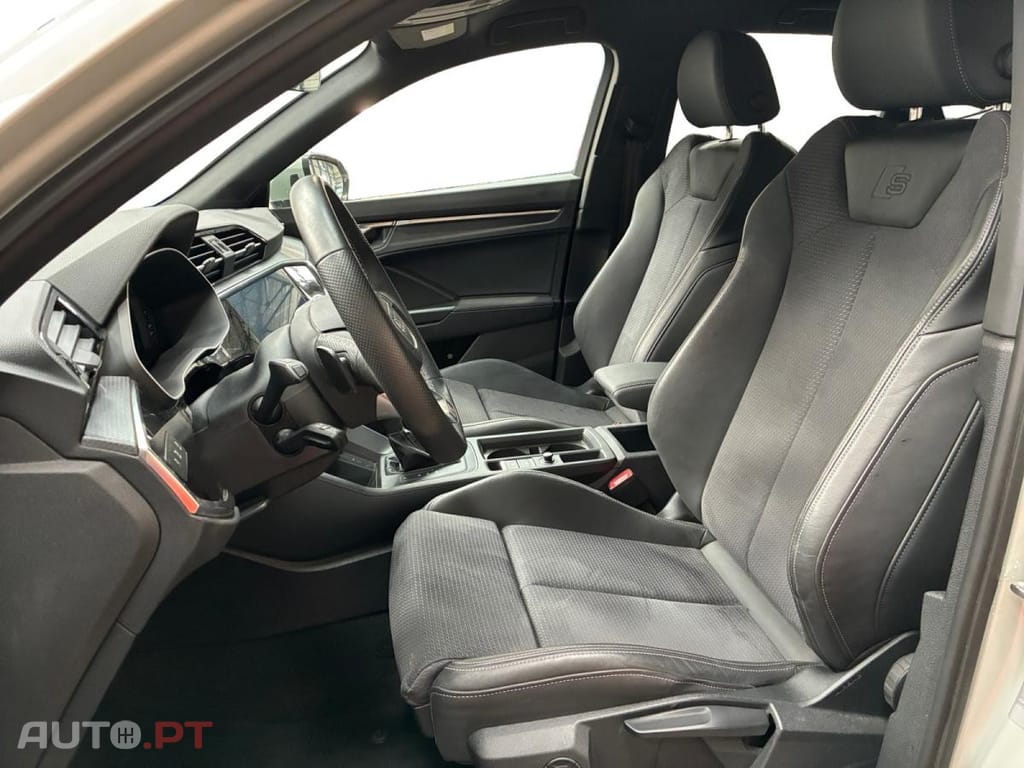 Audi Q3 45 TFSIe S line S tronic