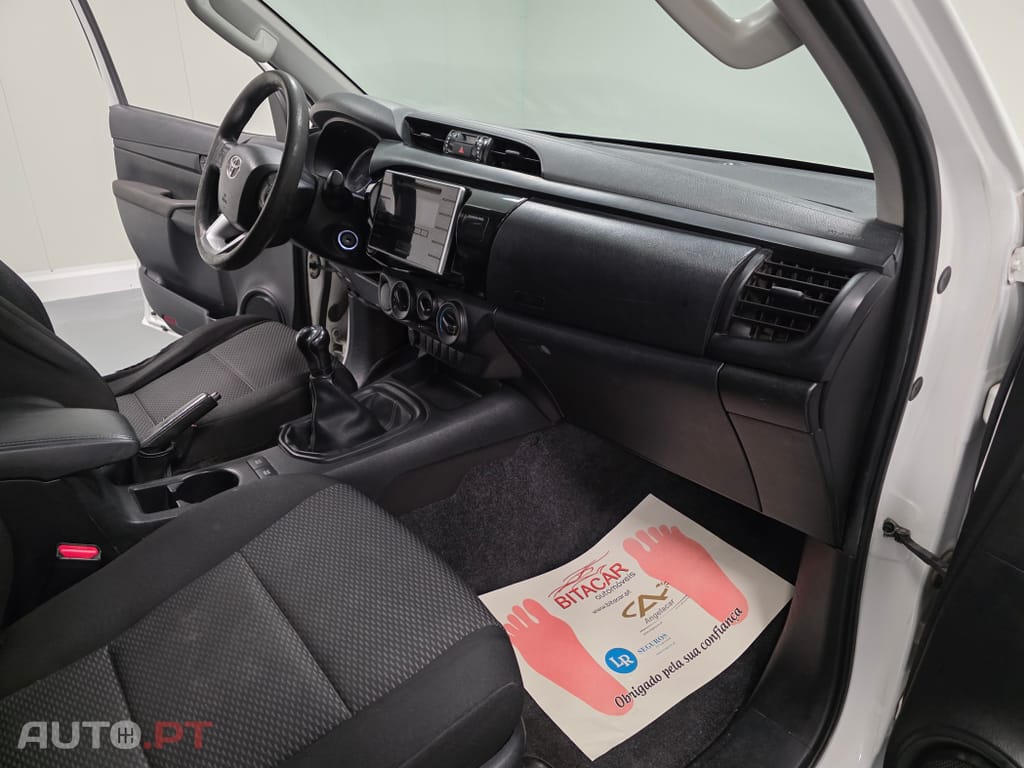 Toyota Hilux 2.4 D-4D 2WD CD Tracker