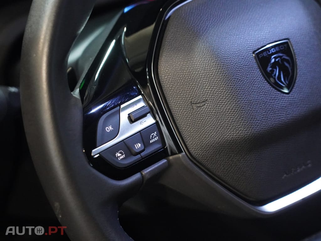 Peugeot 408 1.2 PureTech Allure EAT8