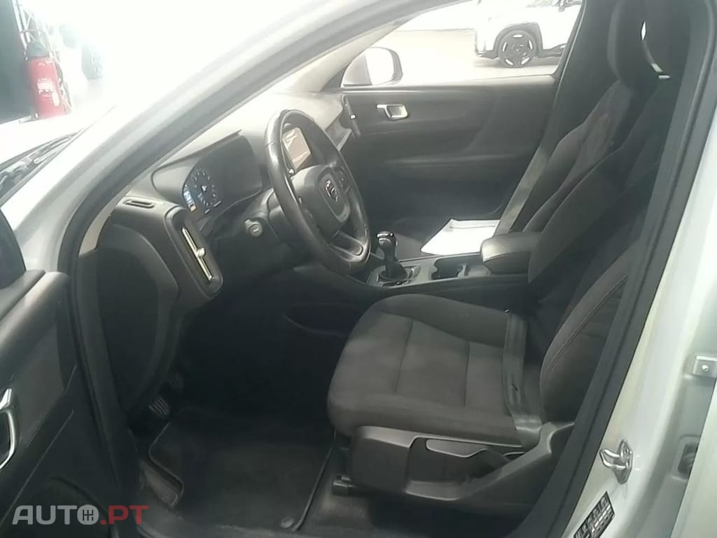 Volvo XC40 1.5 T2 Momentum Core
