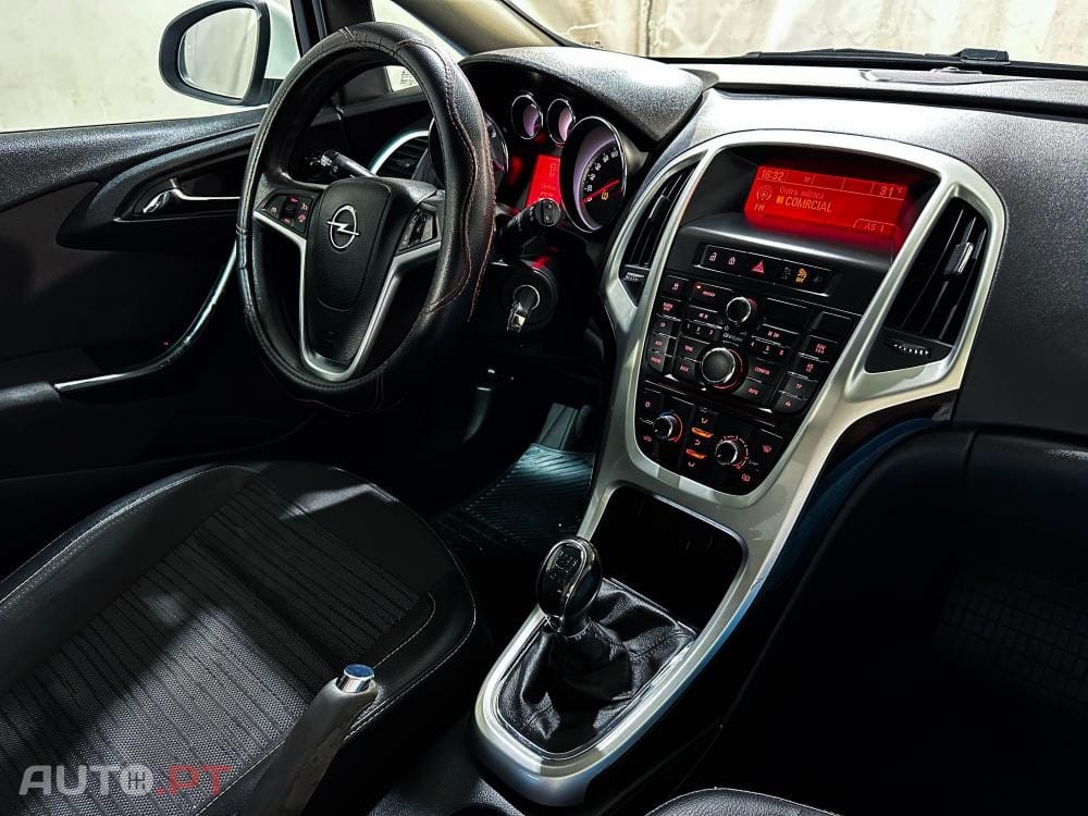 Opel Astra 1.6 CDTI Cosmo S/S J18