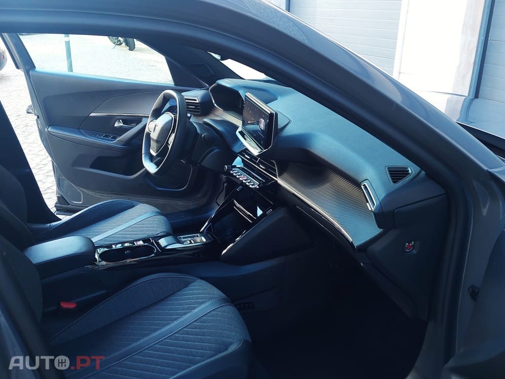 Peugeot E-2008 54 kWh Allure