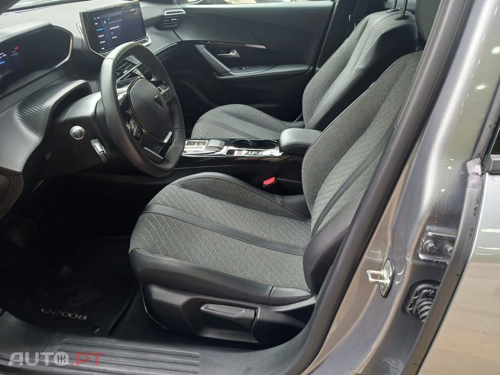 Peugeot E-2008 50 kWh Allure Pack