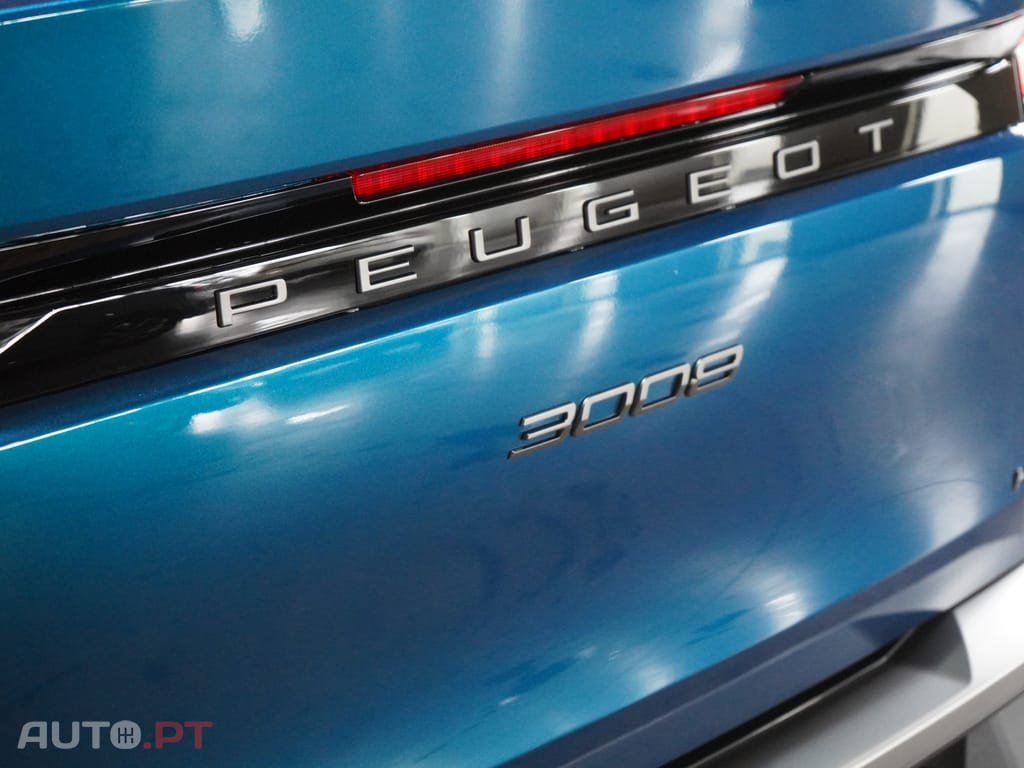 Peugeot 3008 1.2 Hybrid Allure e-DCS6