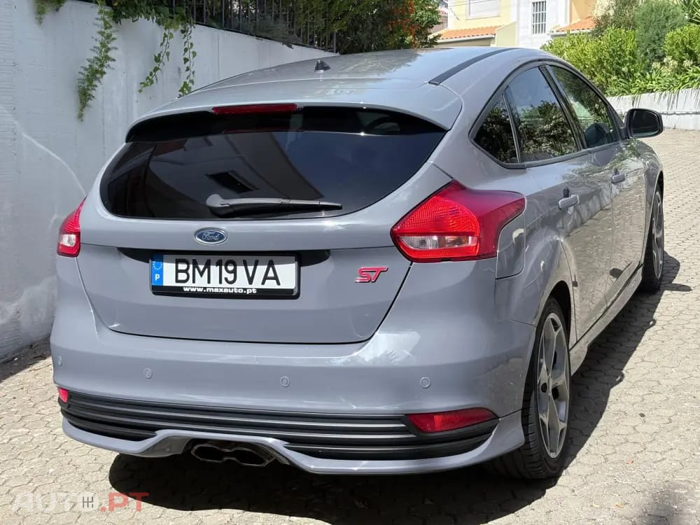 Ford Focus 2.0 EcoBoost ST c/ Pack Pele Desportiva