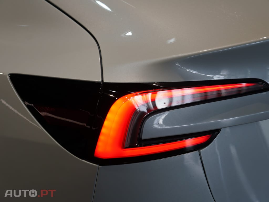 Tesla Model 3 Tração Traseira