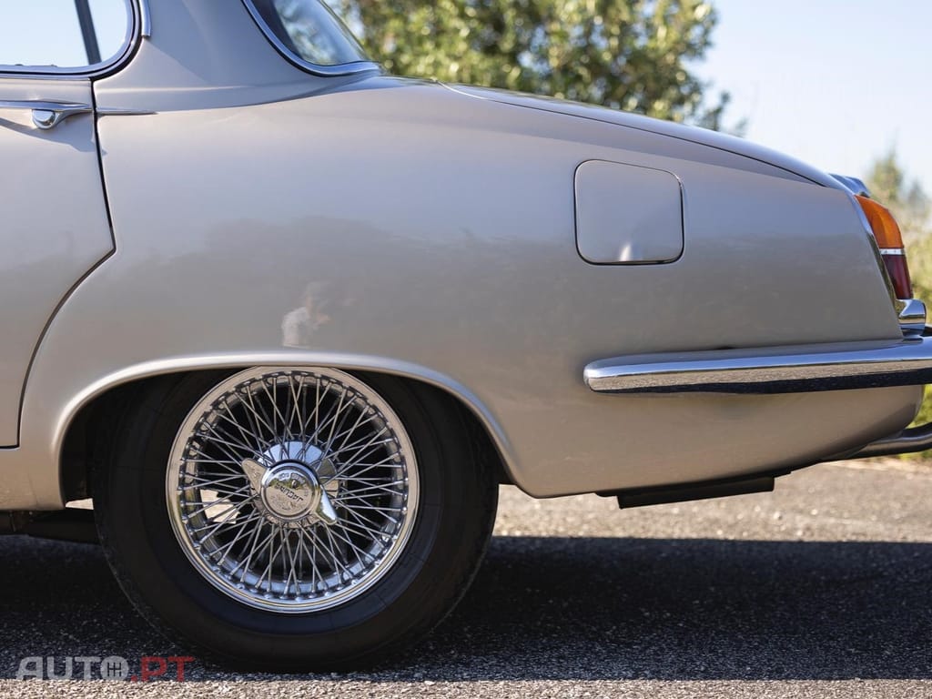 Jaguar S-Type 3.8