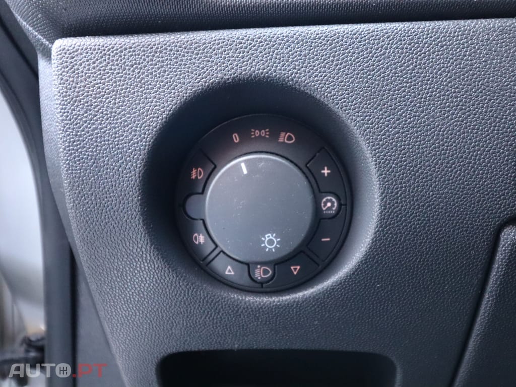 Opel Corsa 1.3 CDTi Enjoy — fotografia 16