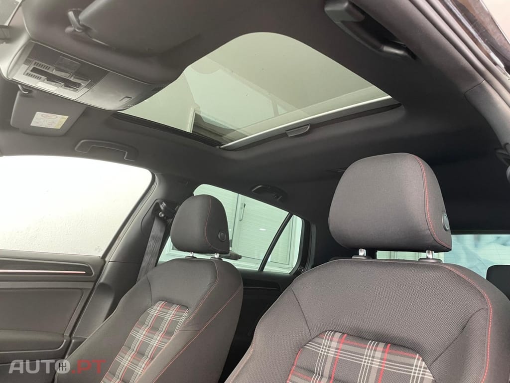Volkswagen Golf 2.0 TSI GTI DSG