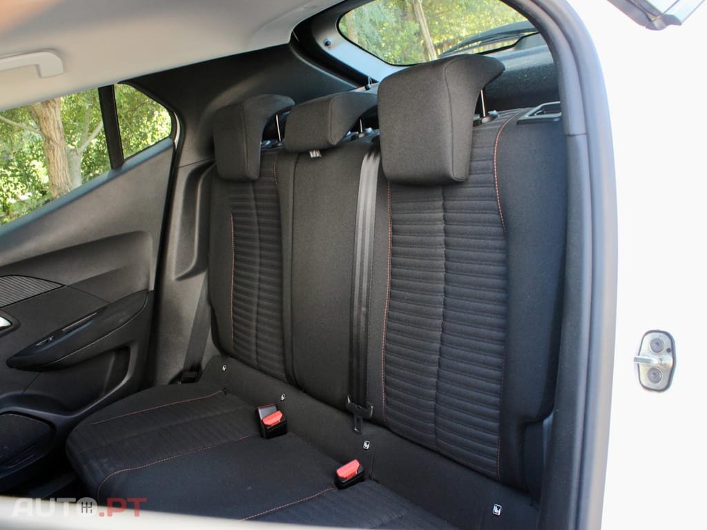 Peugeot 2008 1.2 PureTech Active EAT8