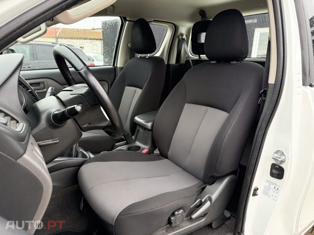 Mitsubishi L200 2.4 DI-D CD Invite 4WD