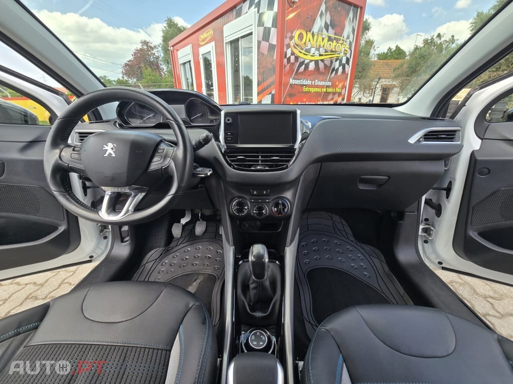 Peugeot 2008 1.2 PureTech Allure — fotografia 19