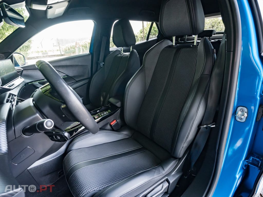 Peugeot E-2008 50 kWh GT