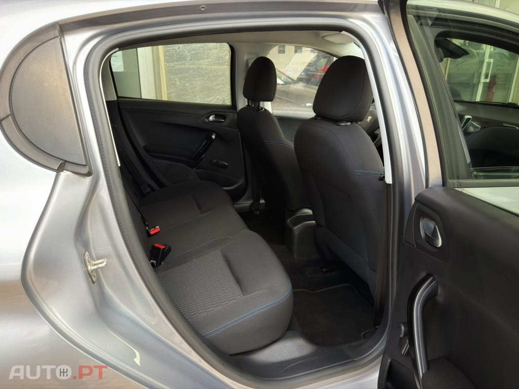 Peugeot 208 1.2 PureTech Signature