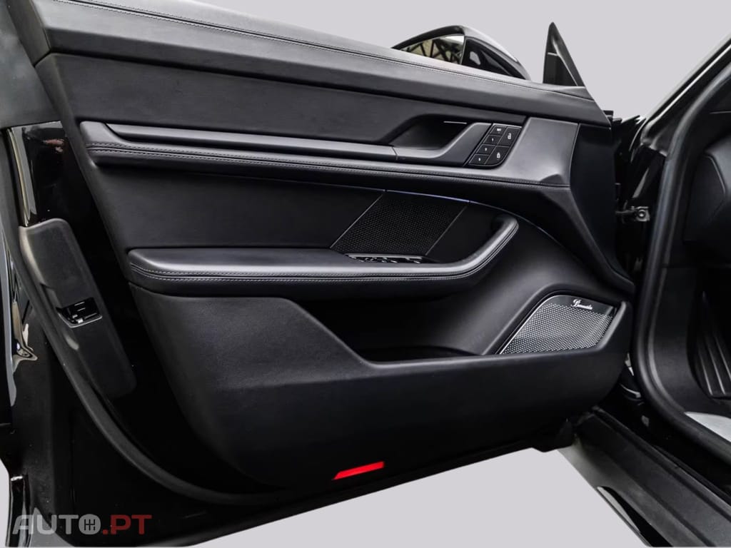 Porsche Taycan TURBO ALL-BLACK