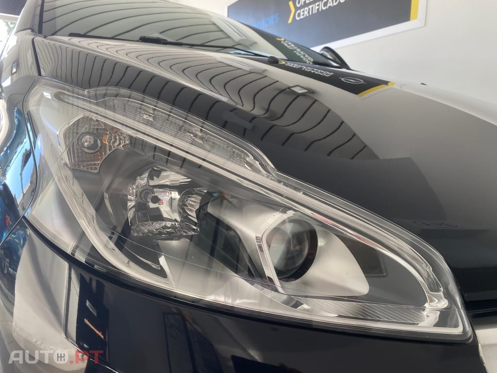 Peugeot 208 1.2 PureTech Signature