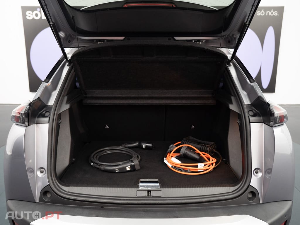 Peugeot E-2008 50 kWh Allure Pack