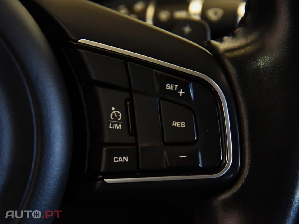 Jaguar XE 2.0 D Portfolio Aut.