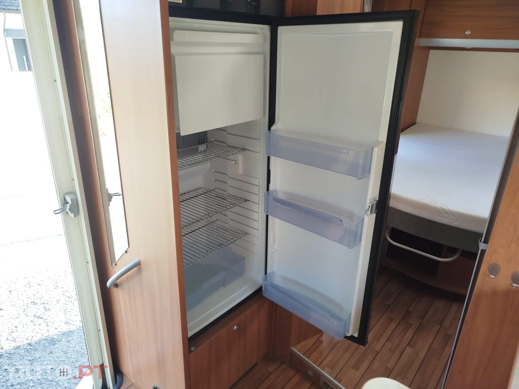 Knaus Südwind Sky wave.  Cama basculante E SUÍTE