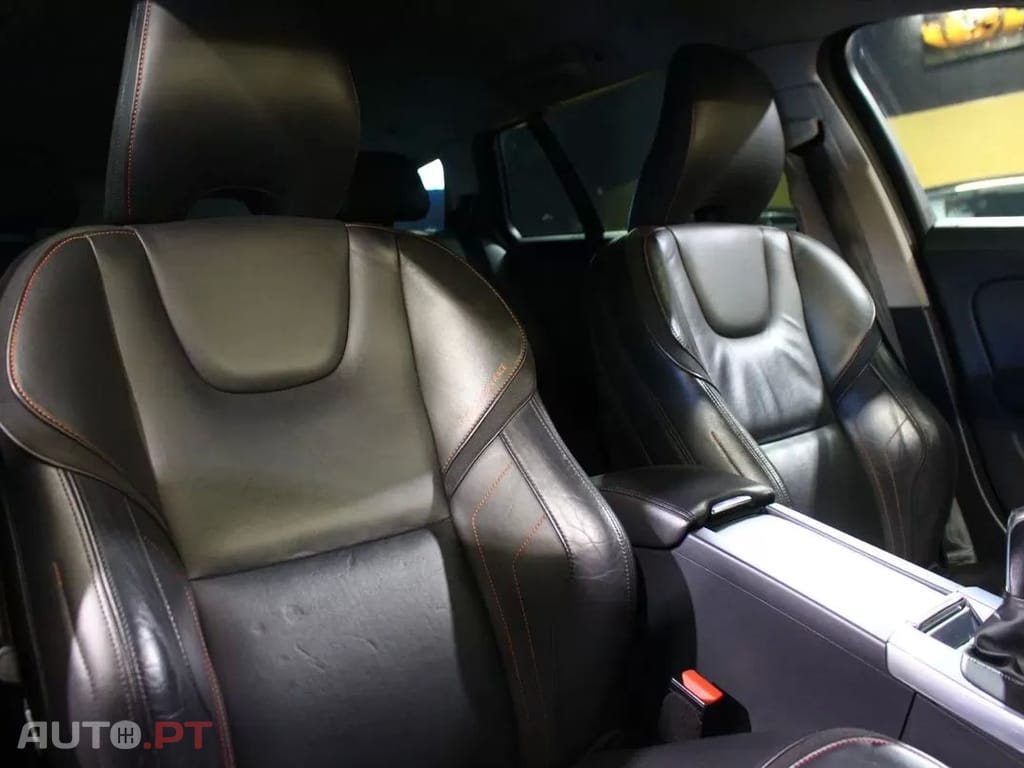 Volvo V60 2.0 D2 Momentum Drive