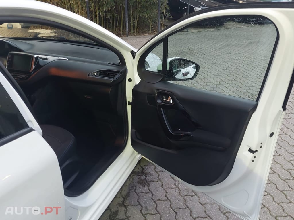 Peugeot 208 1.2 PureTech Signature