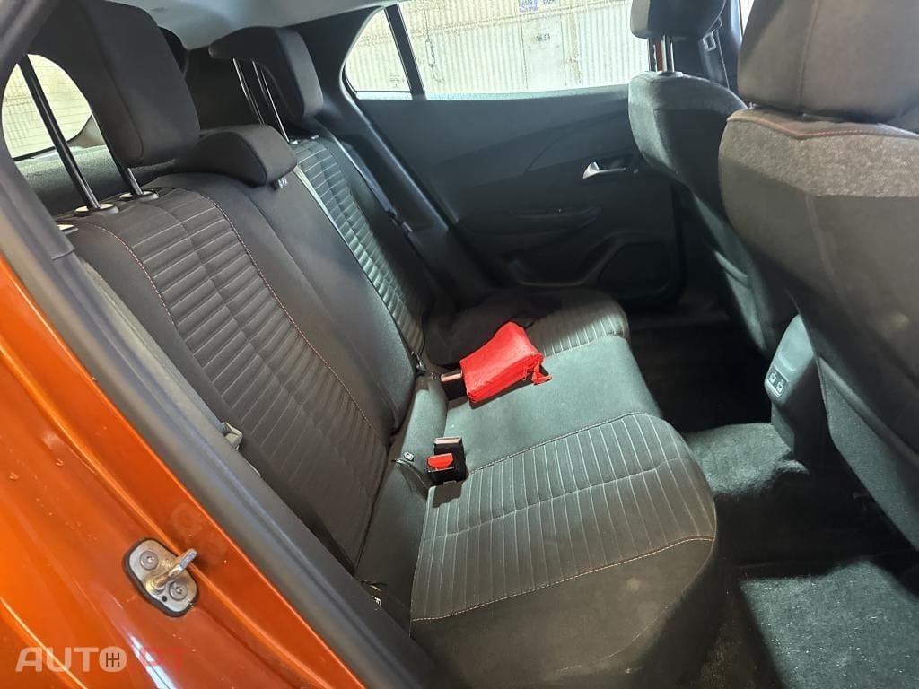 Peugeot E-2008 50 kWh Active Pack