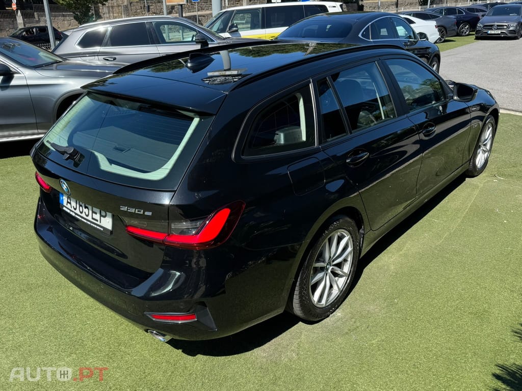 BMW 330 e Touring Auto