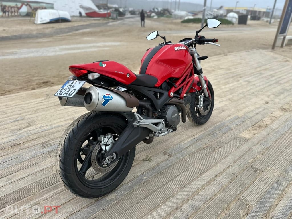 Ducati Monster 696