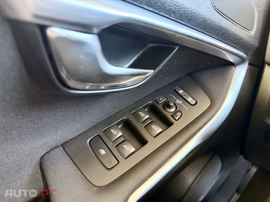 Volvo V40 2.0 D4 Momentum