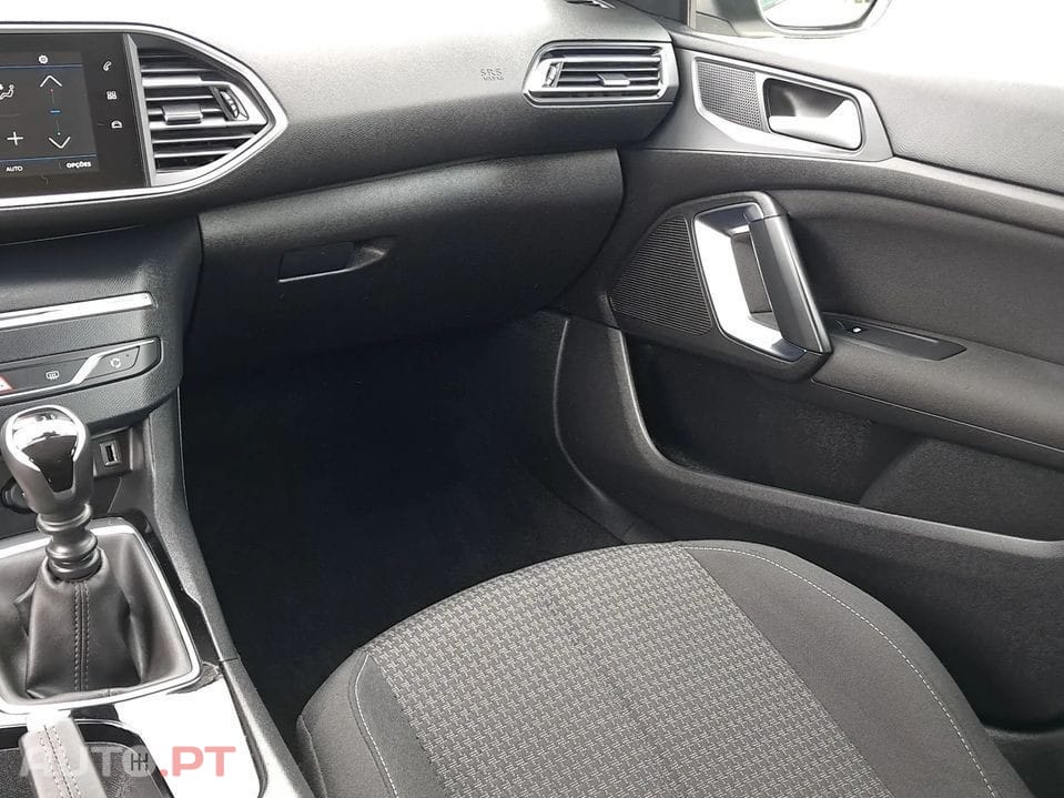 Peugeot 308 1.5 BlueHDi Business Line