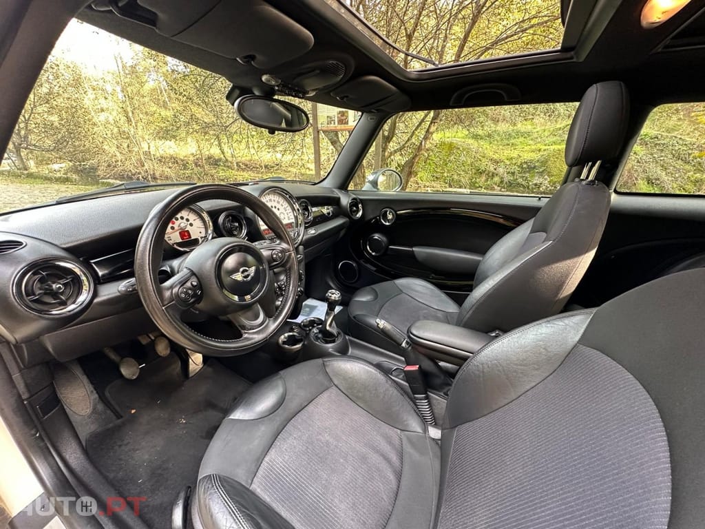 MINI Cooper Cooper D