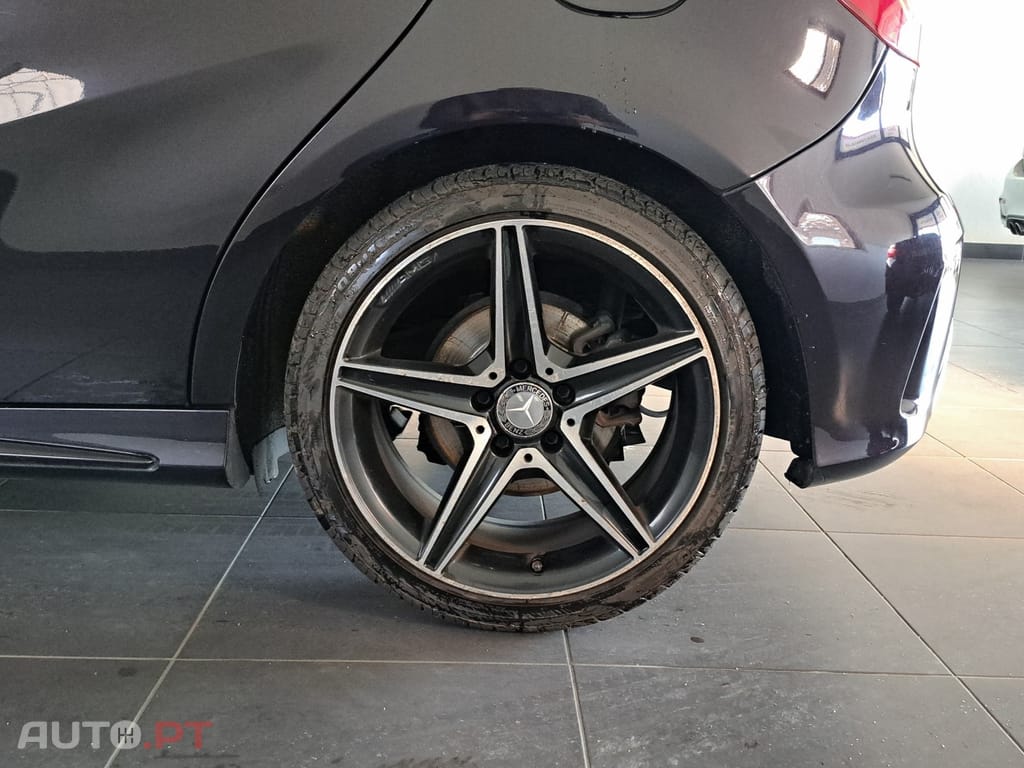 Mercedes-Benz A 180 d AMG Line