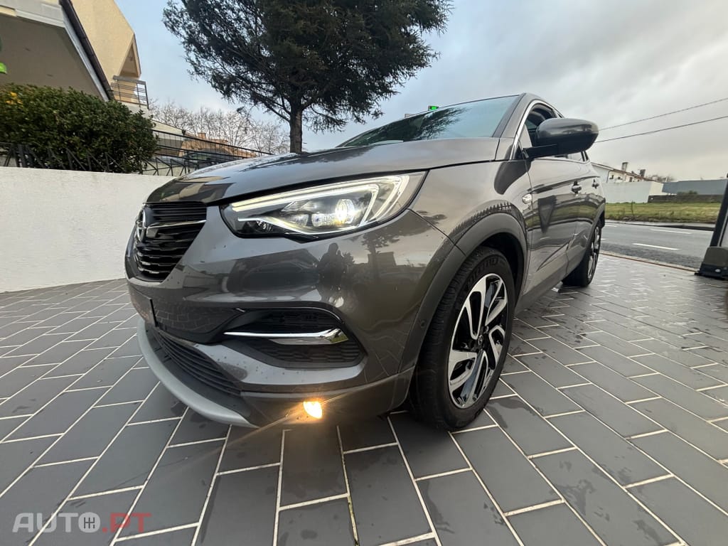 Opel Grandland (X) 1.2 T Design & Tech AT