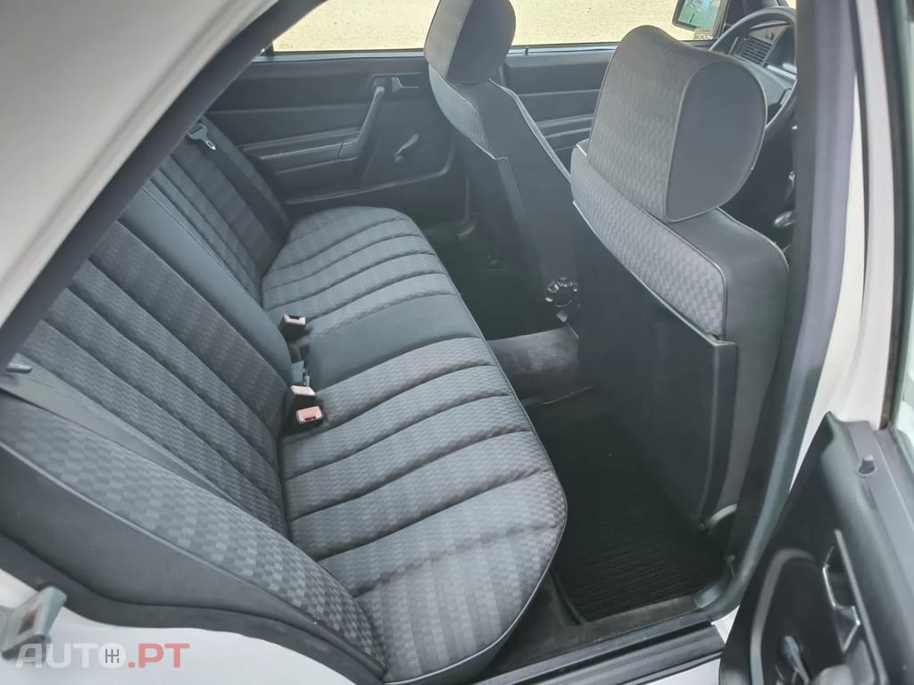 Mercedes-Benz 190 190 E 1.8