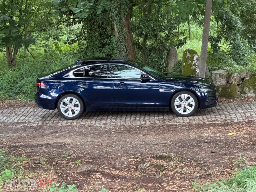 Jaguar XE 2.0 D R-Dynamic S