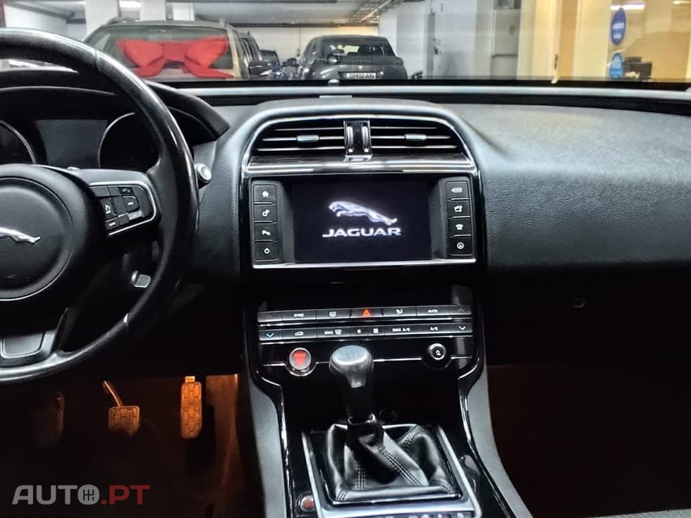 Jaguar XE 2.0 D Prestige