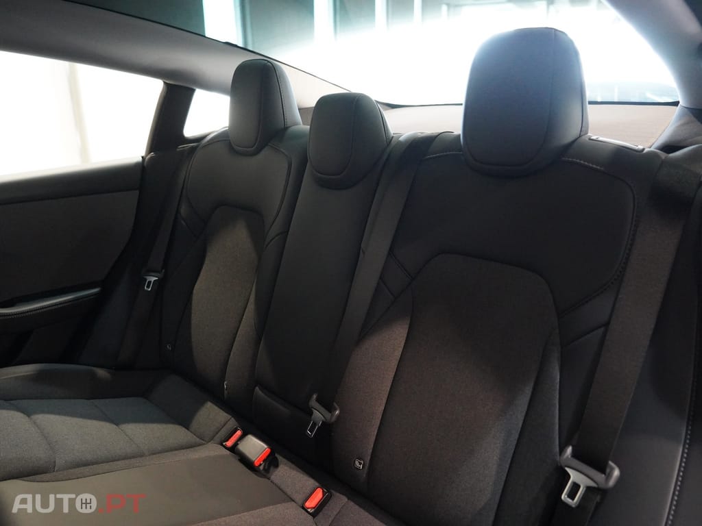 Tesla Model 3 Tração Traseira