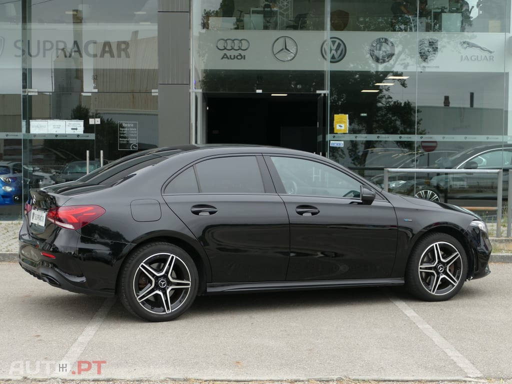 Mercedes-Benz A 250 e AMG Line