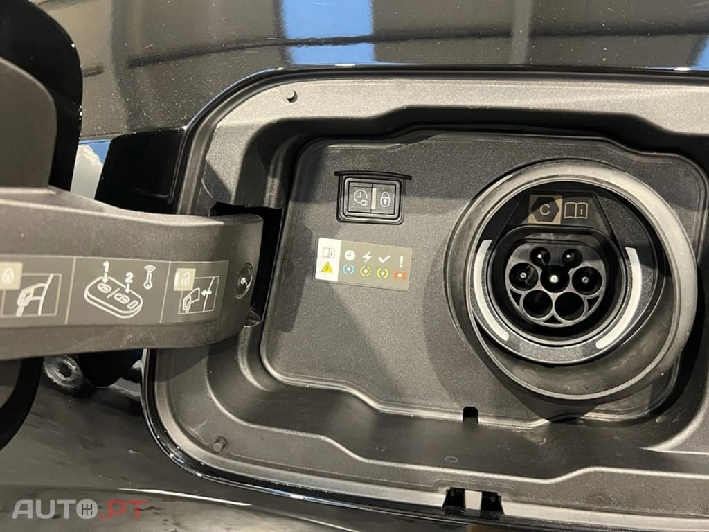 Peugeot 408 Allure e-EAT8 