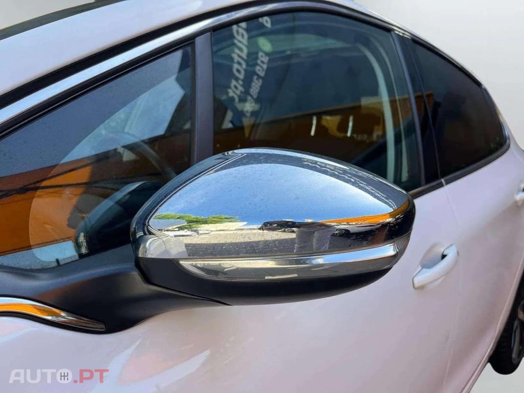 Peugeot 208  1.2 e-THP Féline