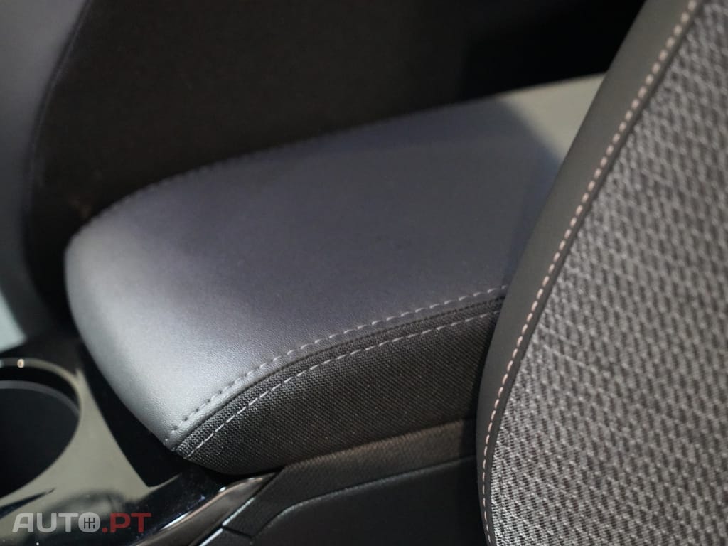 Peugeot 2008 1.2 PureTech Allure EAT8