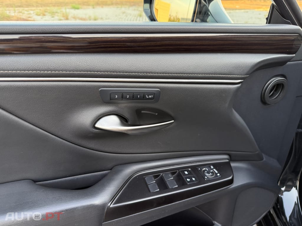 Lexus ES Executive+